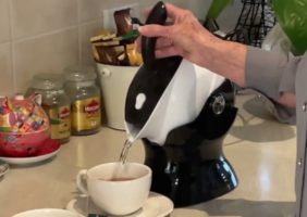 Pouring a cup of tea with the Uccello Kettle