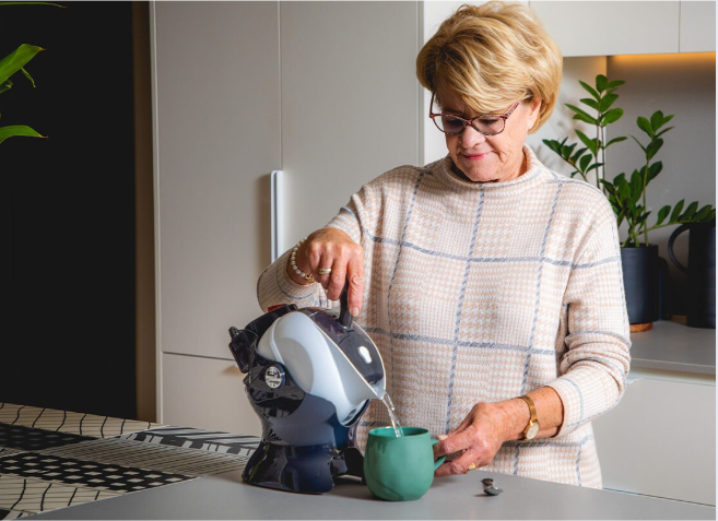 Elderly woman using the tilt-to-pour Uccello Kettle